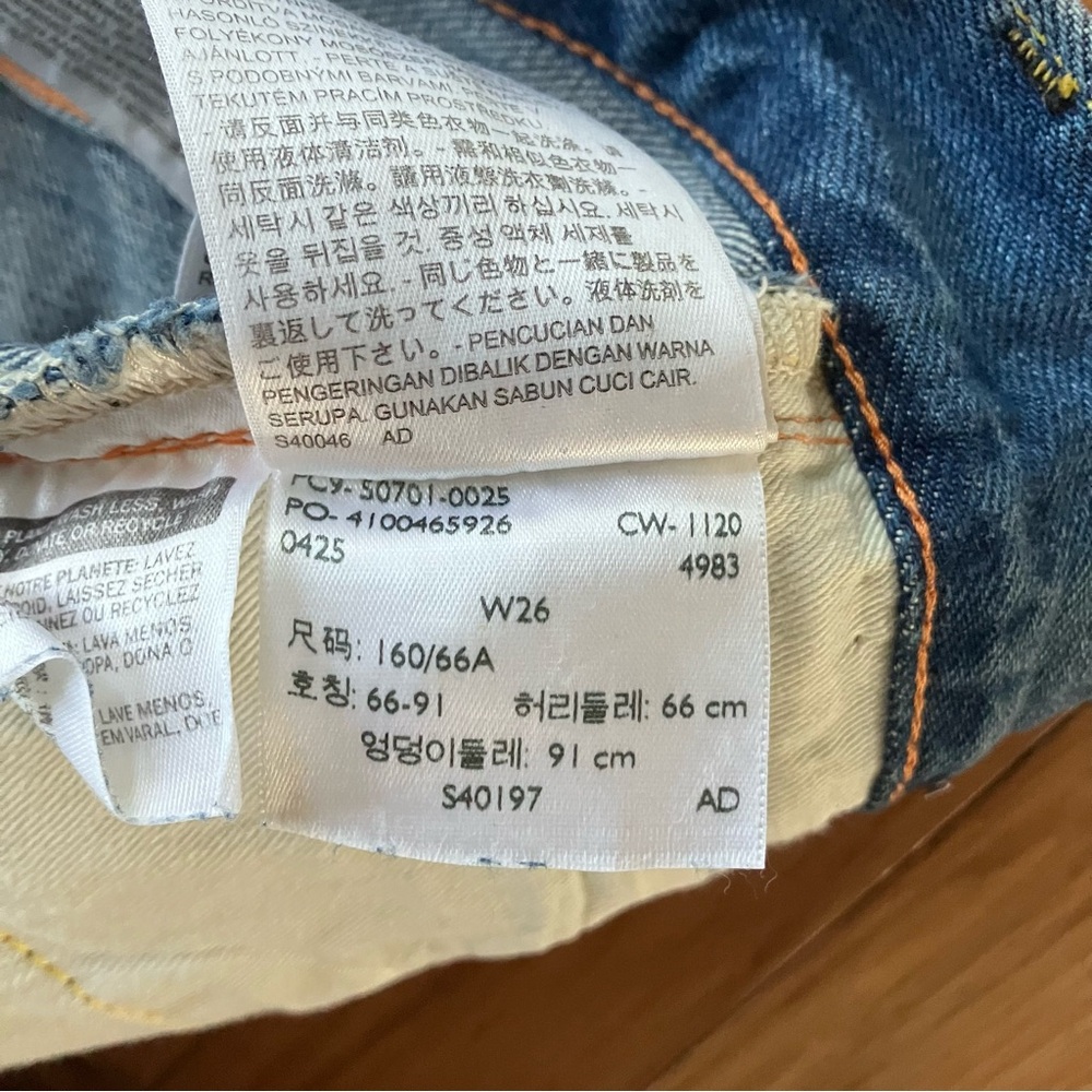 Levi's Light Blue Denim Jeans with Brown Label - Picture 11 of 16